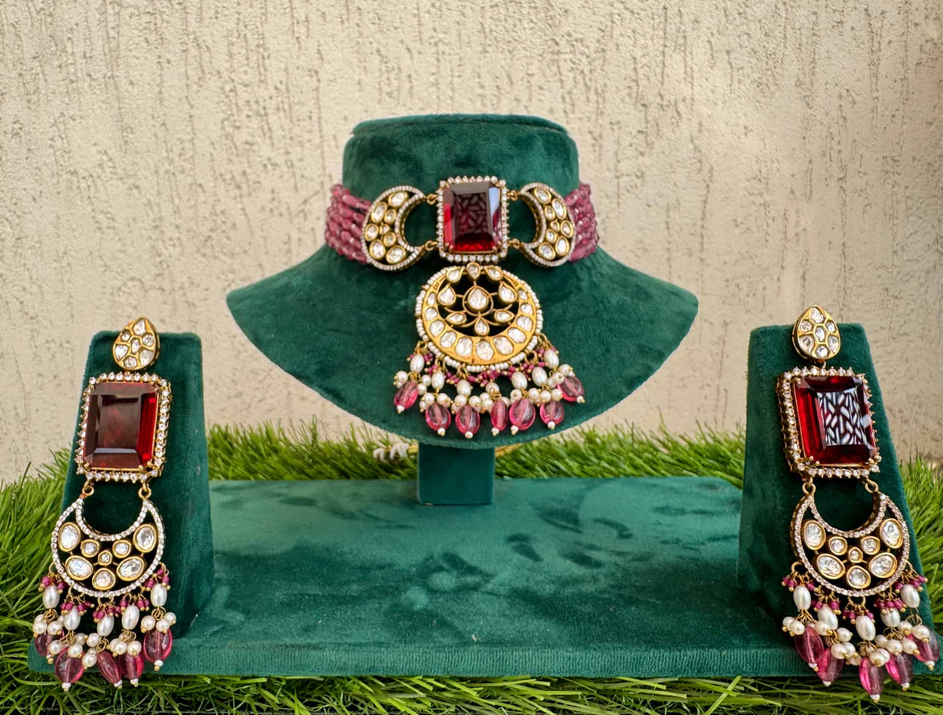 Unique Choker Necklace With Earrings