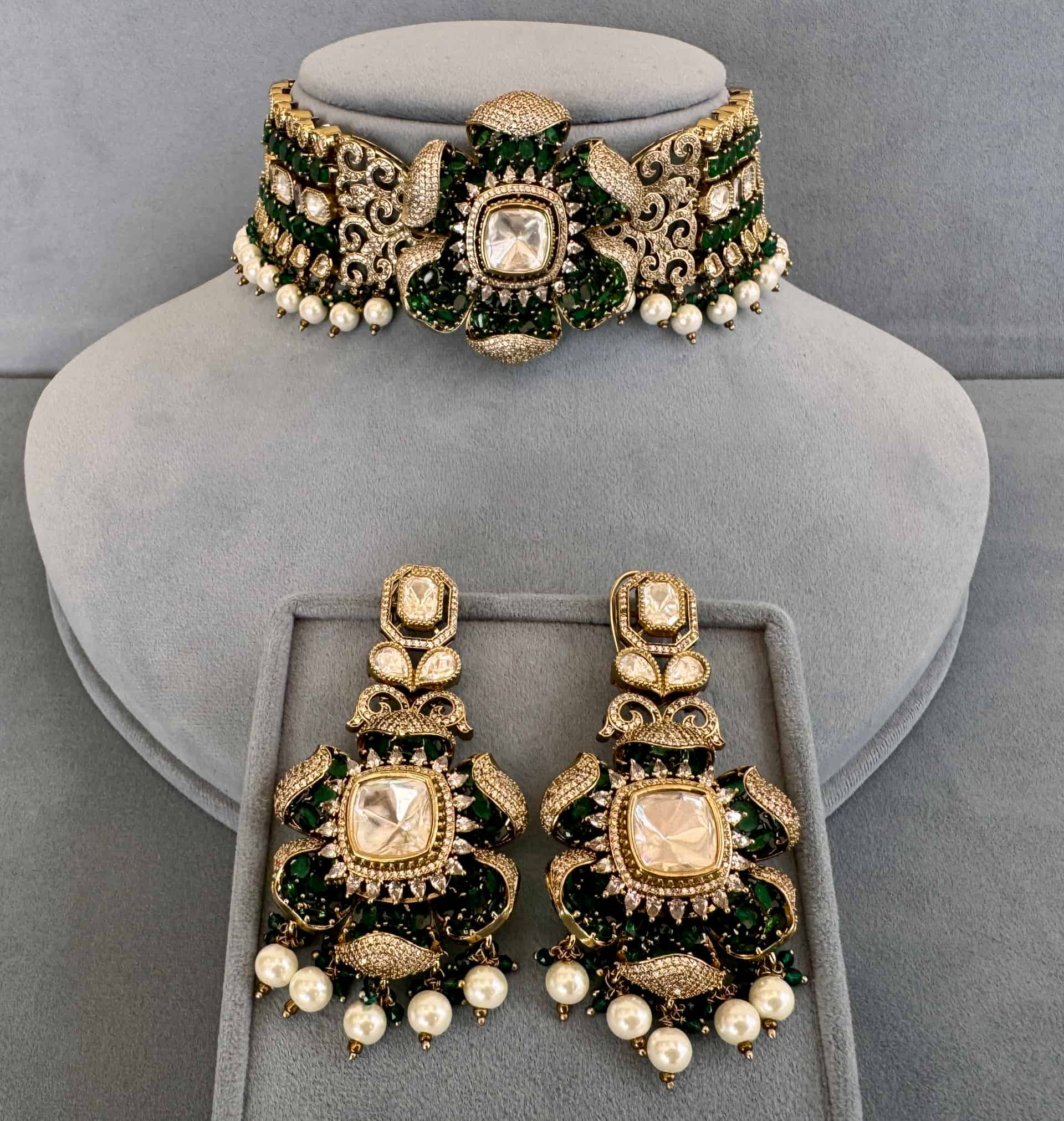 Zeenat - Royal Emerald Victorian Moissanite Polki Choker Set With Earrings & Maang Tekka