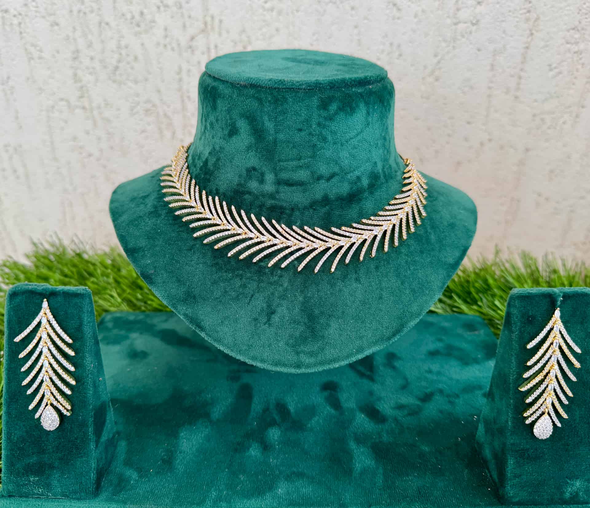 Leafy Pattern American Diamond Necklace
