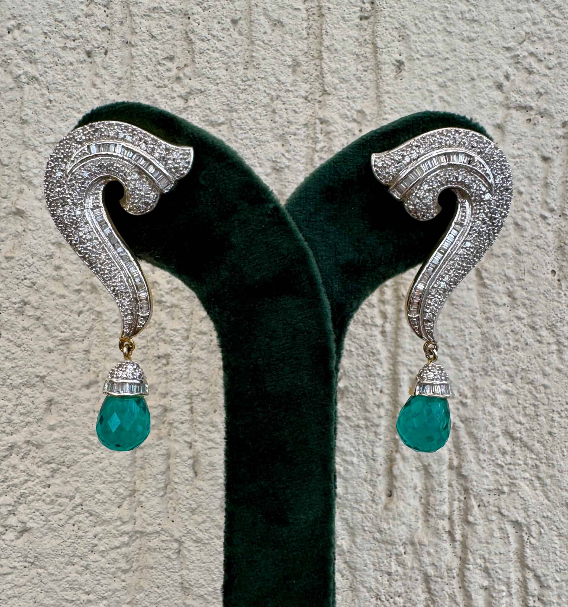 Curved Shape Ad Earrings