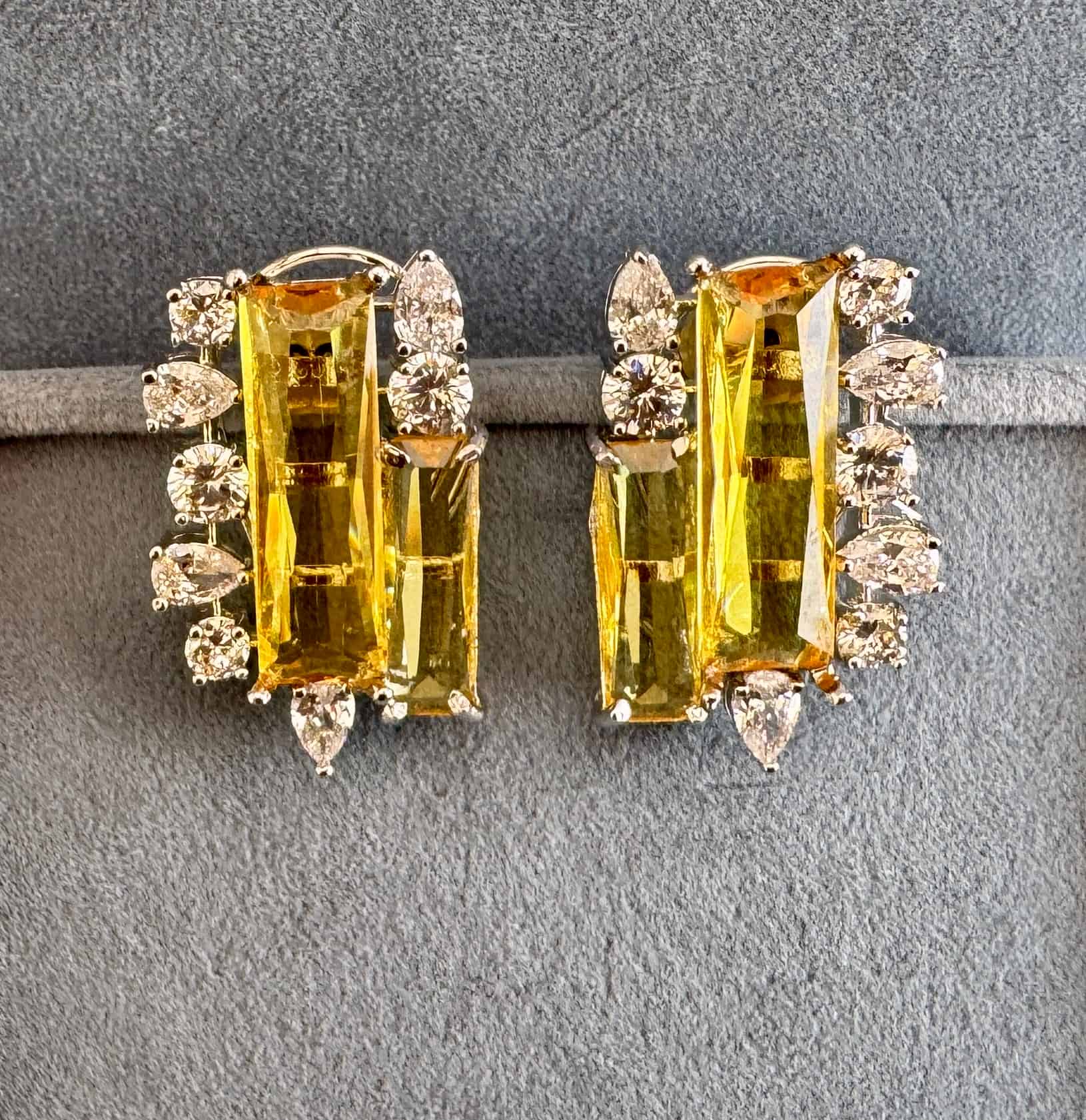 Aurelia Twin Baguette Cluster Studs – #e8e157