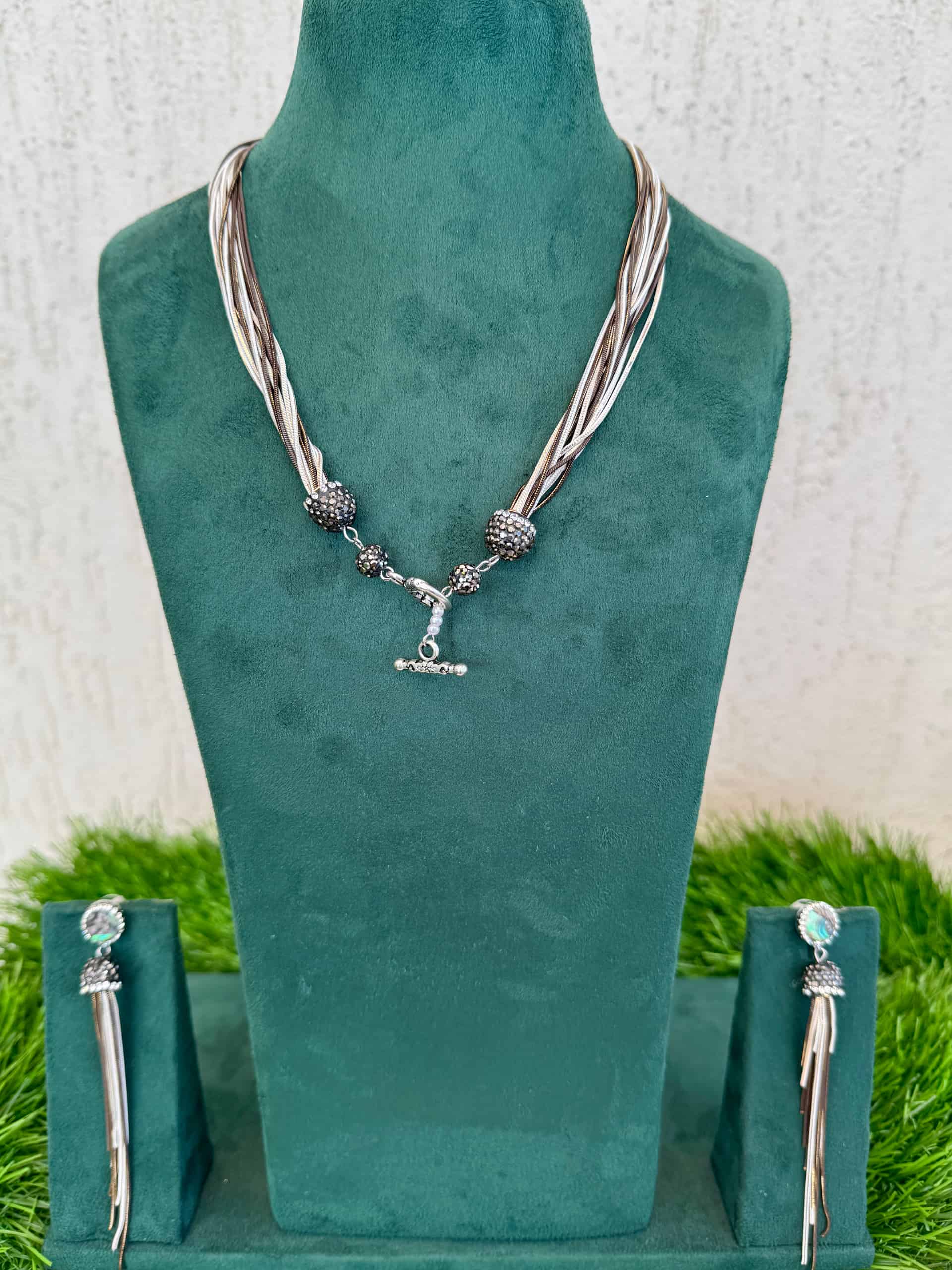 Western Neckpiece With Earrings